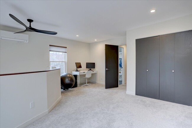Building Photo - Stunning Remodeled Townhome in North Boulder