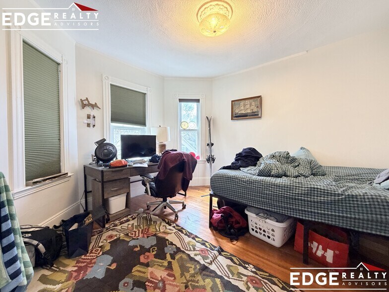 Building Photo - 33 Hancock St