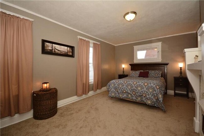 Building Photo - 2112 Saranac Ave