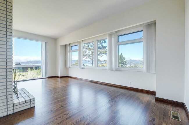 Primary Photo - 90 Geldert Dr