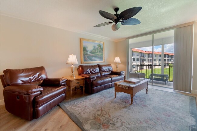 Building Photo - 820 S Hollybrook Dr