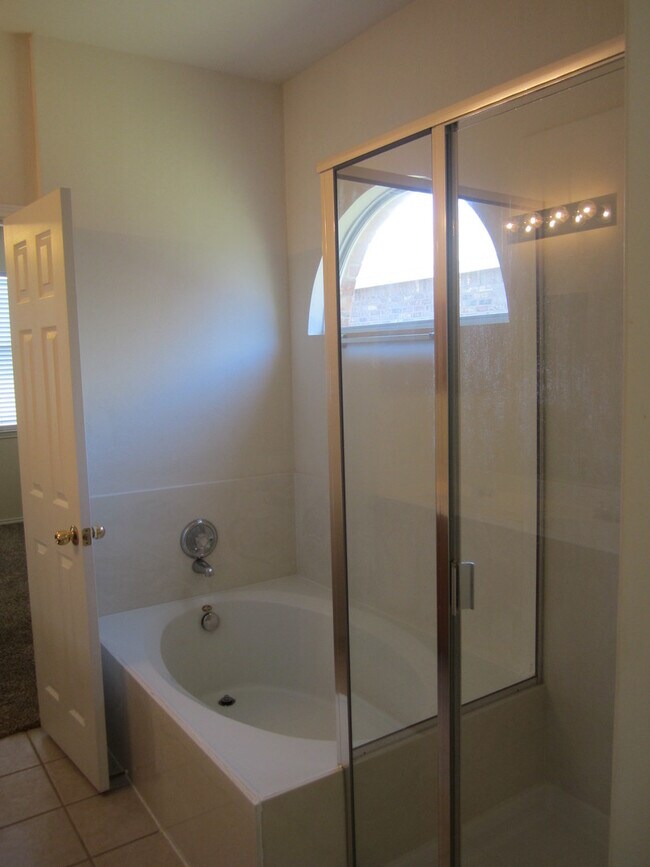 Building Photo - Charming 3-Bedroom Home with Open Floor Plan & Great Community Amenities!