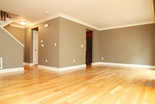 Building Photo - 109 Forest St