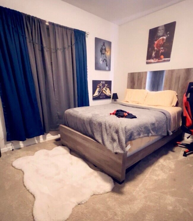 Building Photo - 3722 Park Creek Ln