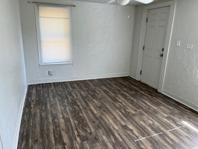 Building Photo - 2912 N Independence Ave