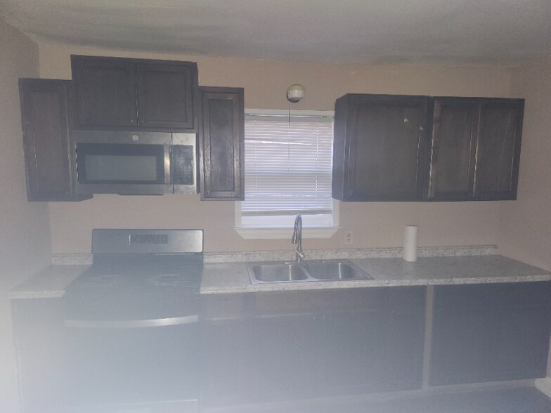 Building Photo - 817 E Houston St