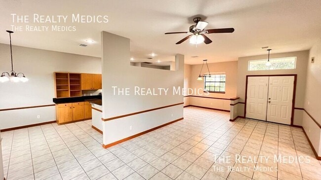 Building Photo - 2372 Sunnyview Dr