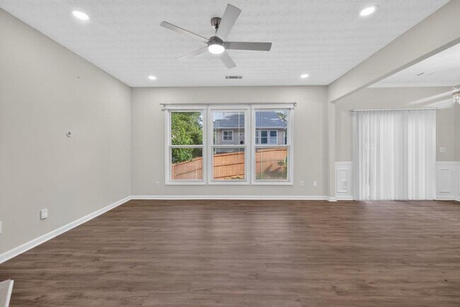 Building Photo - 4379 Annlette Dr NW