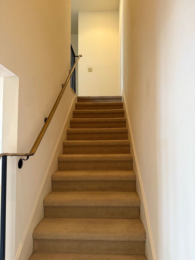 Building Photo - Packwood Townhomes