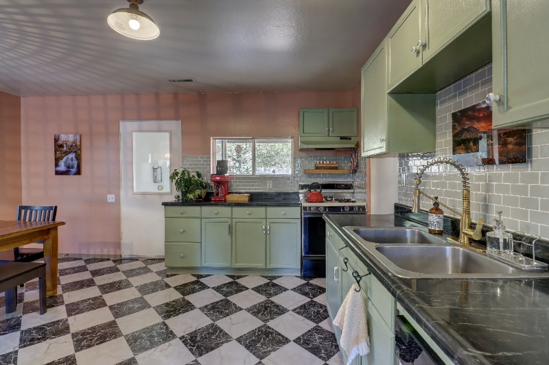 Building Photo - 2807 Willow Creek Rd