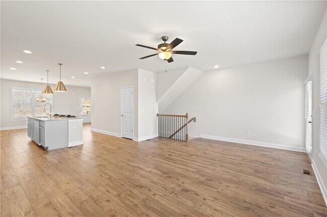 Building Photo - 1230 Ainsworth Alley