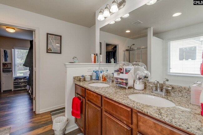 Building Photo - 456 Edenhall Dr