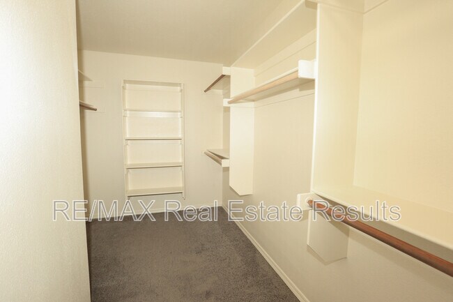 Building Photo - 1592 Hutchinson St