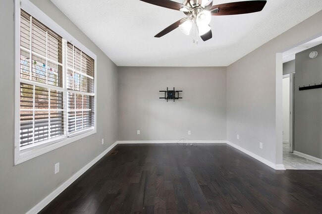 Building Photo - 1422 Wesley Rd