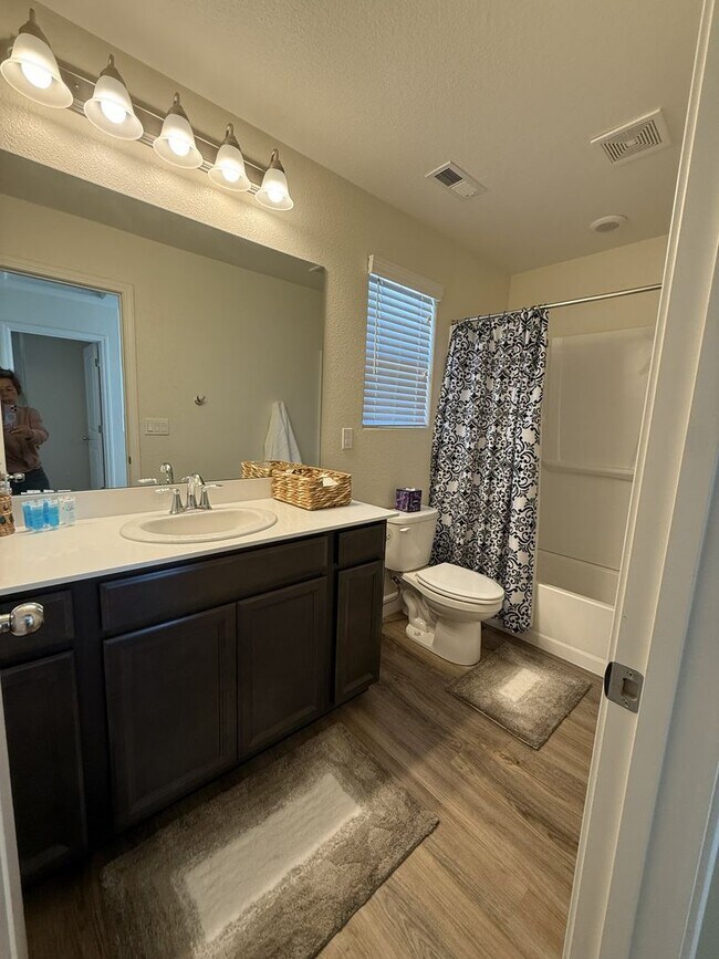 Building Photo - Beautifully appointed nearly new home