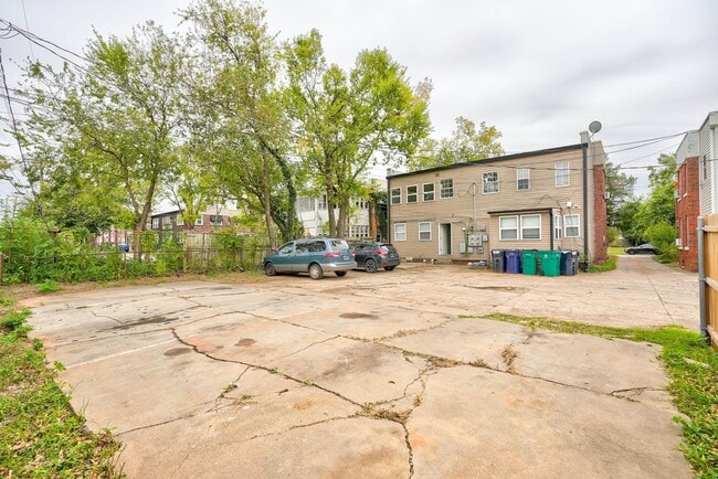Building Photo - Exquisite 1 Bedroom Brownstone Apartment Steps Away from The Plaza District!