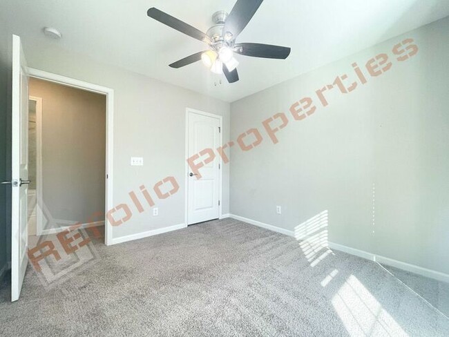 Building Photo - Beautiful End Unit 3 Story 4 bedroom, 3.5 ...