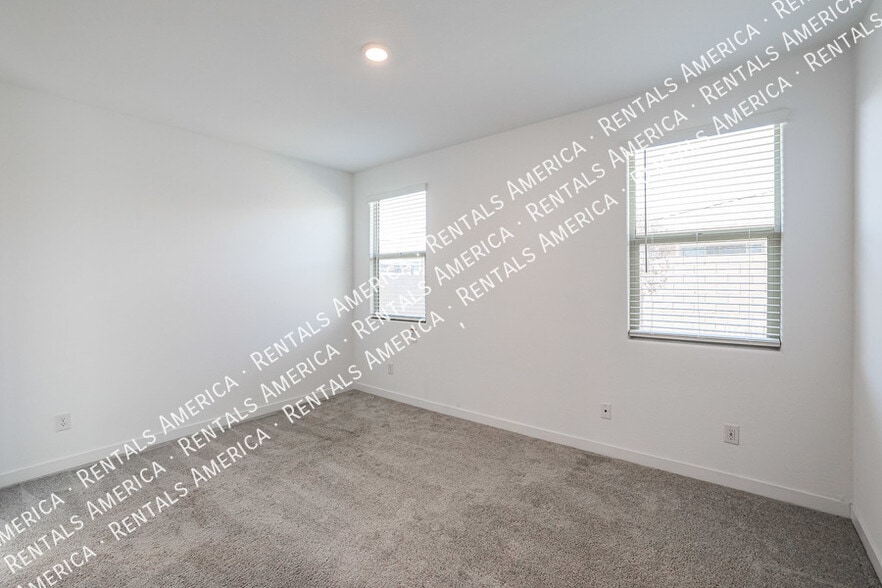 Building Photo - 8914 W Rancho Dr