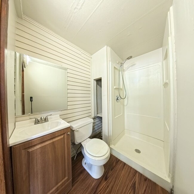 Building Photo - 2 Bedroom 2 Bathroom Home Available