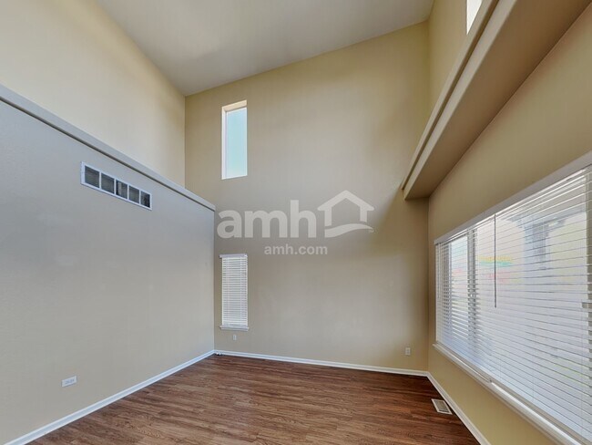 Building Photo - 4892 Waldenwood Dr