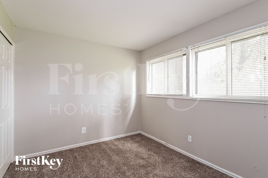 Building Photo - 3045 Kingsley Dr