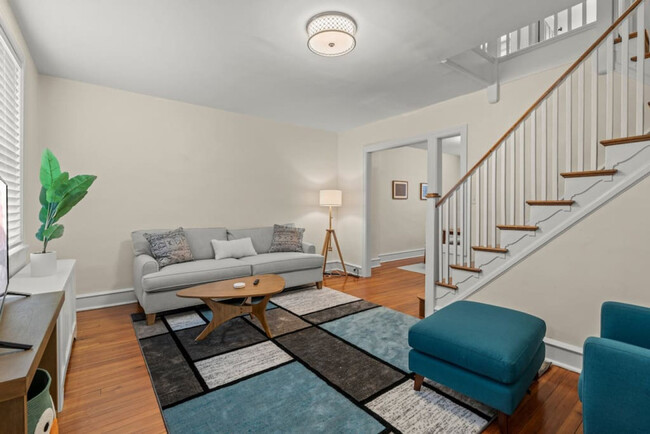 Primary Photo - 8135 Ardleigh St