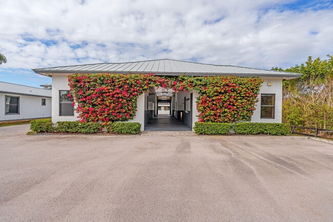 Building Photo - 13155 Southfields Rd