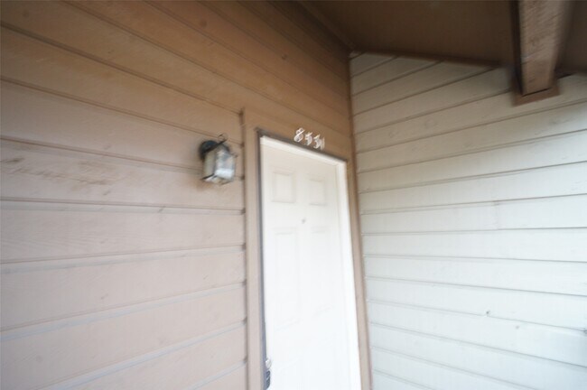 Building Photo - 8531 Sands Point Dr