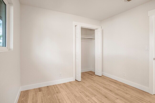 Building Photo - 1098 N 1900 W