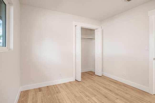 Building Photo - "Charming Newly Remodeled 4-Bed Oasis Touc...