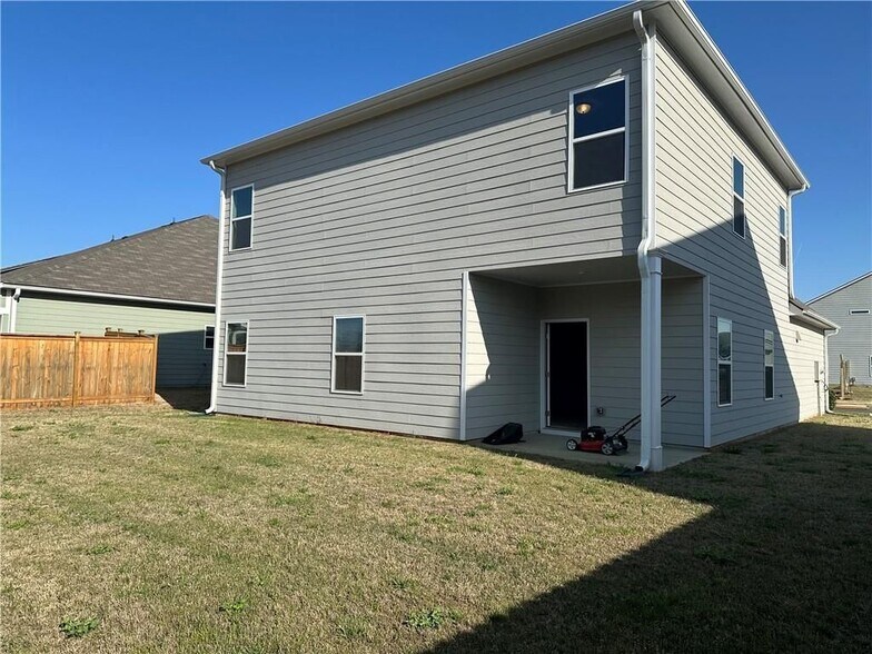 Building Photo - 620 Summerfield Ln NW