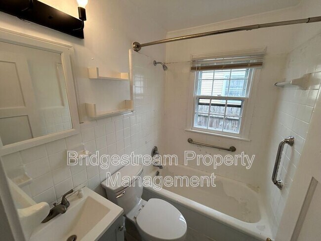 Building Photo - 2152 Meriline Ave