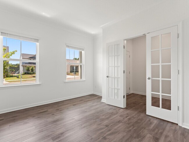 Building Photo - 5 Bed + 3 Bath Single Family Home in Charl...