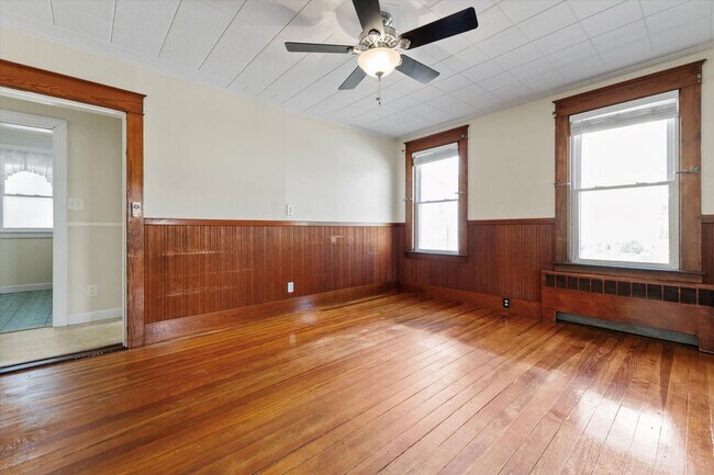 Building Photo - 164-162 Alsace St