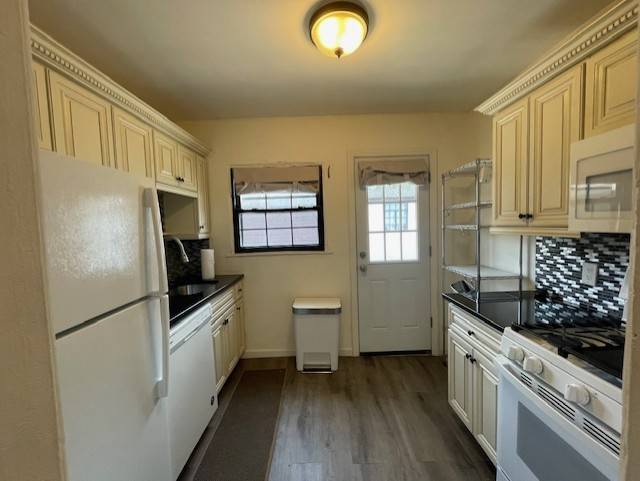 Building Photo - 213-38 29th Ave