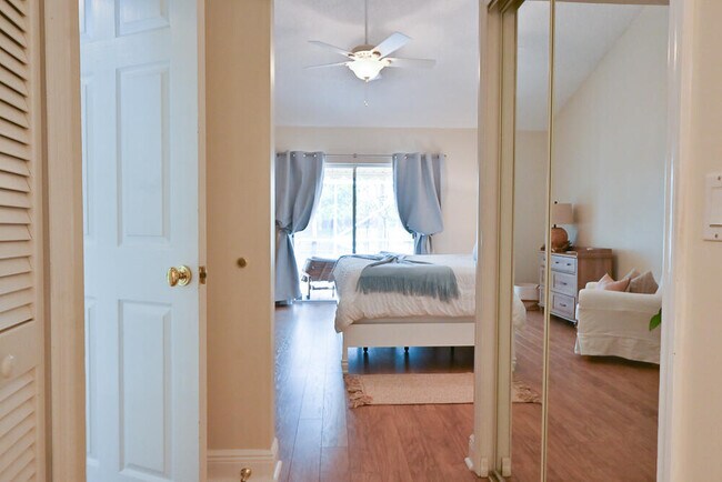 Building Photo - 12828 Meadowbreeze Dr