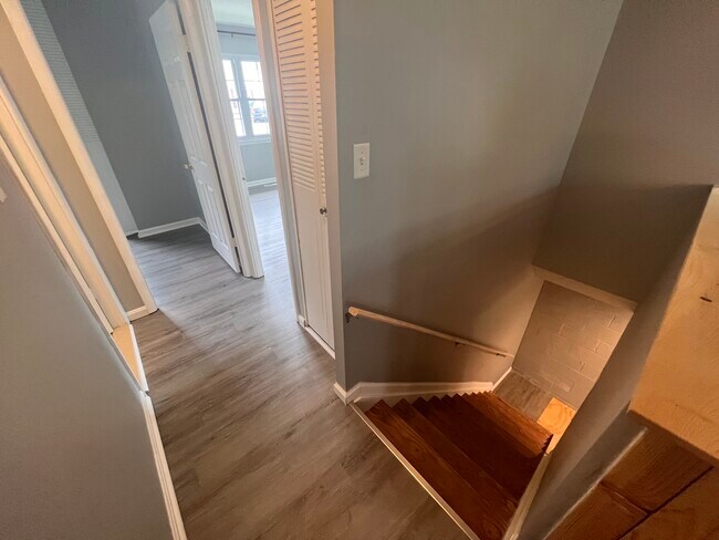 Building Photo - 536 Millshire Dr