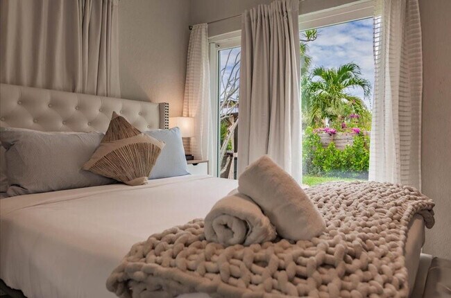 Building Photo - 422 Phippen Waiters Rd