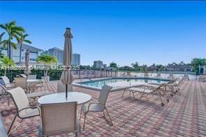 Building Photo - 3113 S Ocean Dr