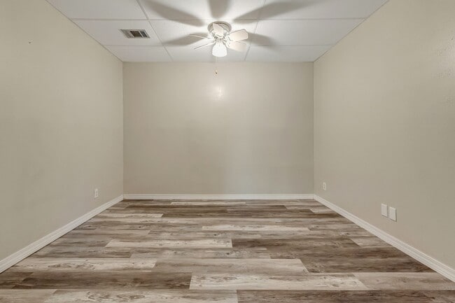 Building Photo - Private Walkout Basement Unit Overlooking ...