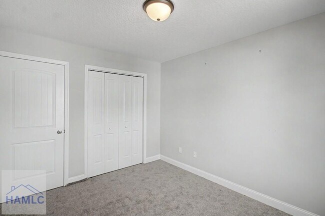Building Photo - 547 Fairview Cir