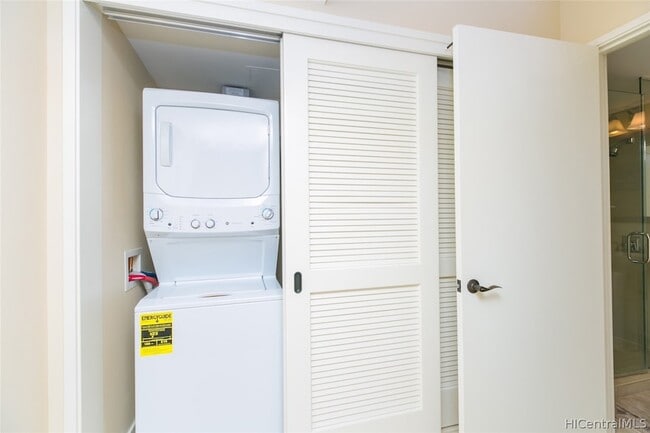 Building Photo - 1551 Ala Wai Blvd