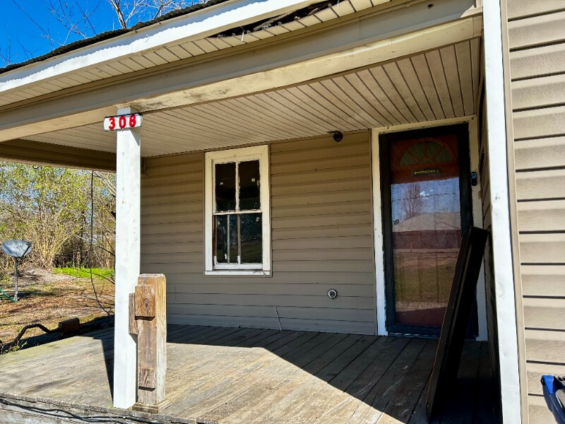 Building Photo - 308 S 1st St