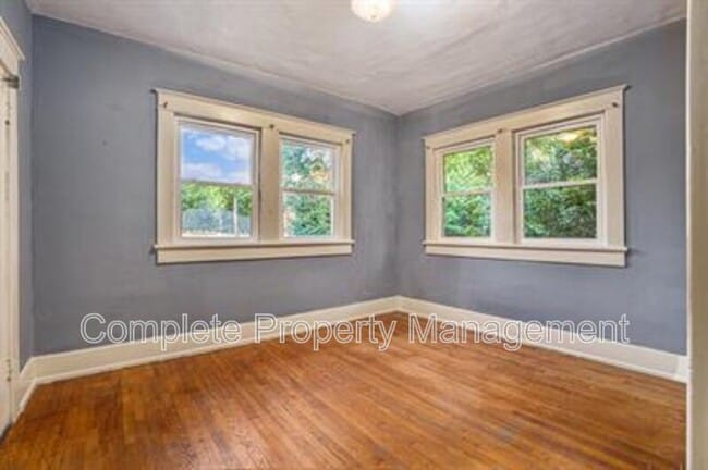 Building Photo - 728 41st St