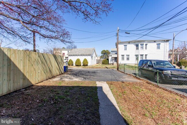 Building Photo - 349 S Springfield Rd
