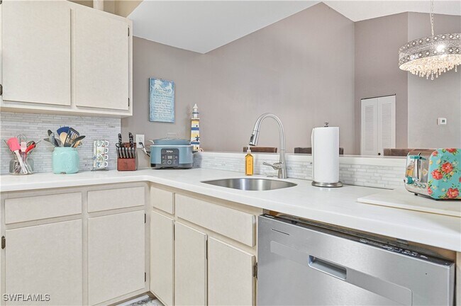 Building Photo - 14860 Summerlin Woods Dr