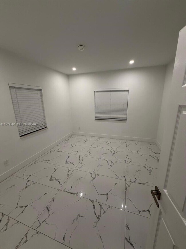 Building Photo - 345 SW 49th Ave