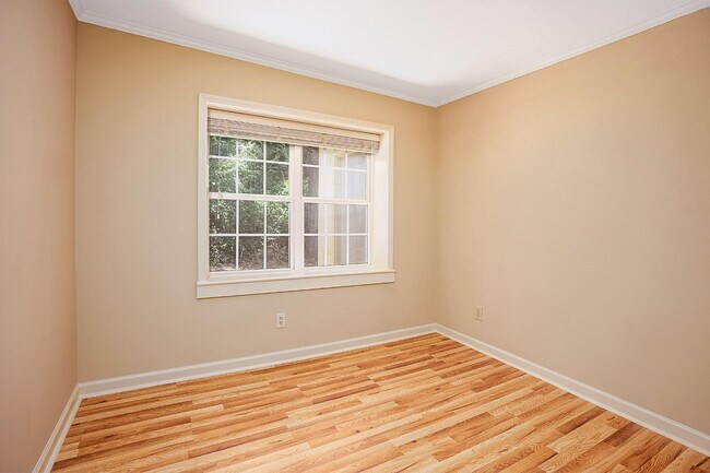 Building Photo - 314 Williams St