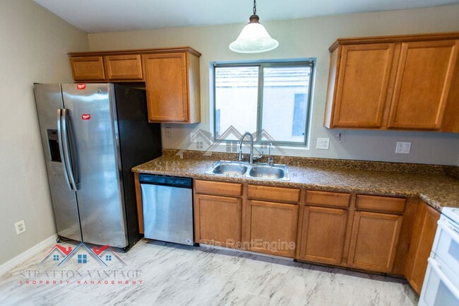 Building Photo - 6714 E Flynn Ave