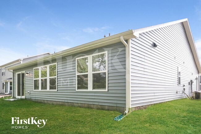 Building Photo - 663 Van Buren St